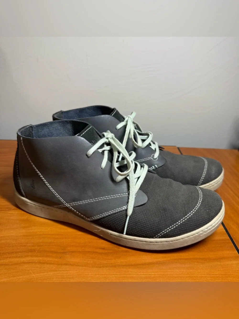 Ahnu‎ Pier 3 Women’s Grey Leather Chukka Boots Lace Up Sneaker Style Comfort W10